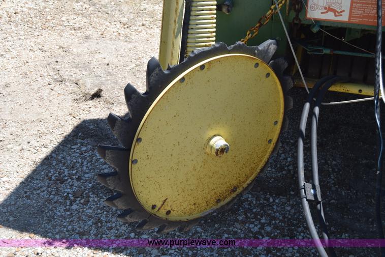 image for item J7975 John Deere 430 round baler