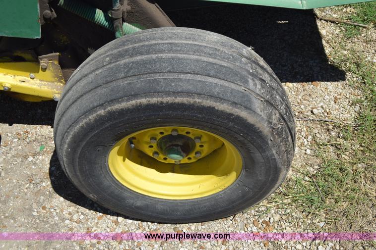 image for item J7975 John Deere 430 round baler