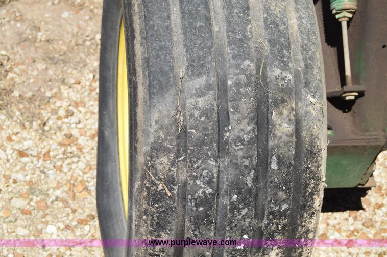 image for item J7975 John Deere 430 round baler