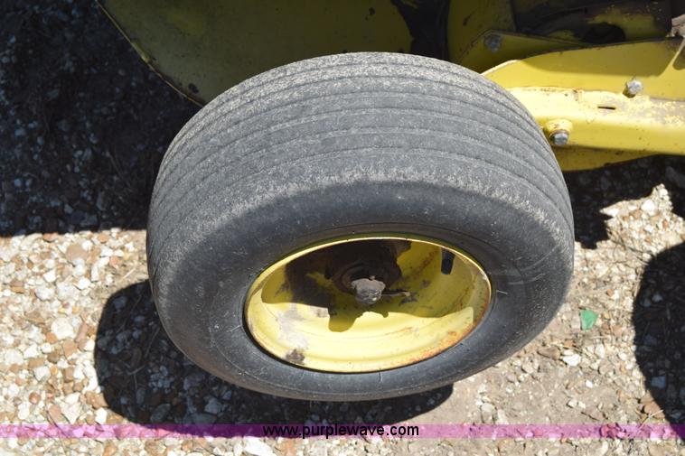 image for item J7975 John Deere 430 round baler