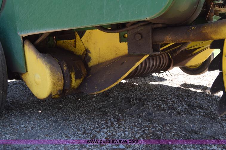image for item J7975 John Deere 430 round baler