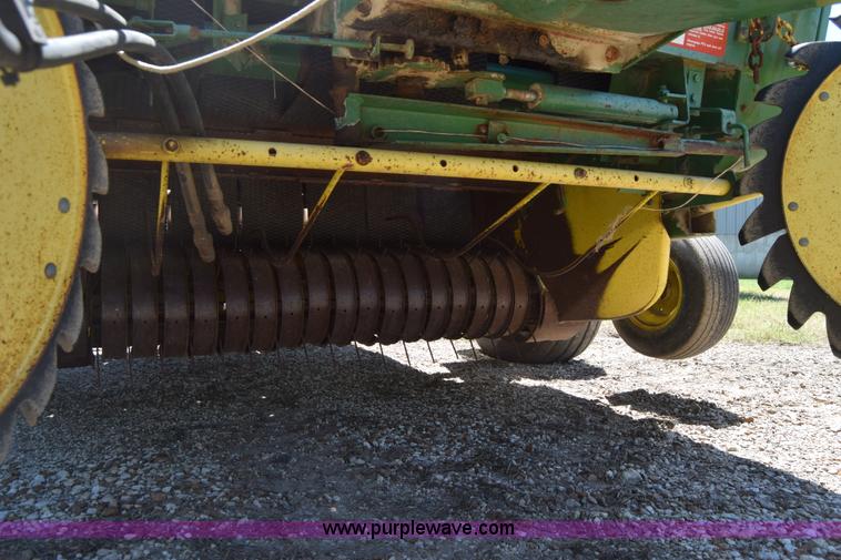 image for item J7975 John Deere 430 round baler
