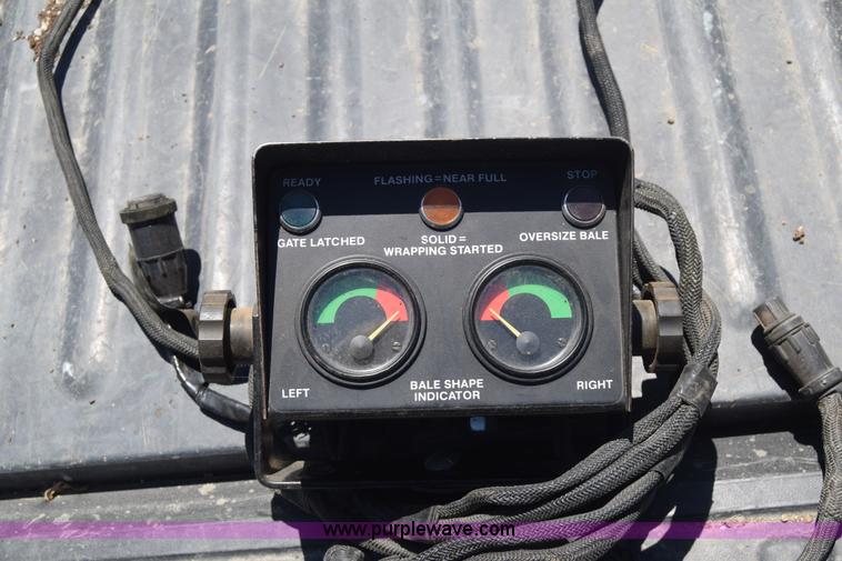 image for item J7975 John Deere 430 round baler