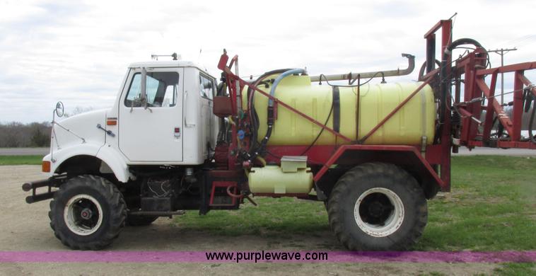 image for item K2109 1990 International 7100 self-propelled sprayer