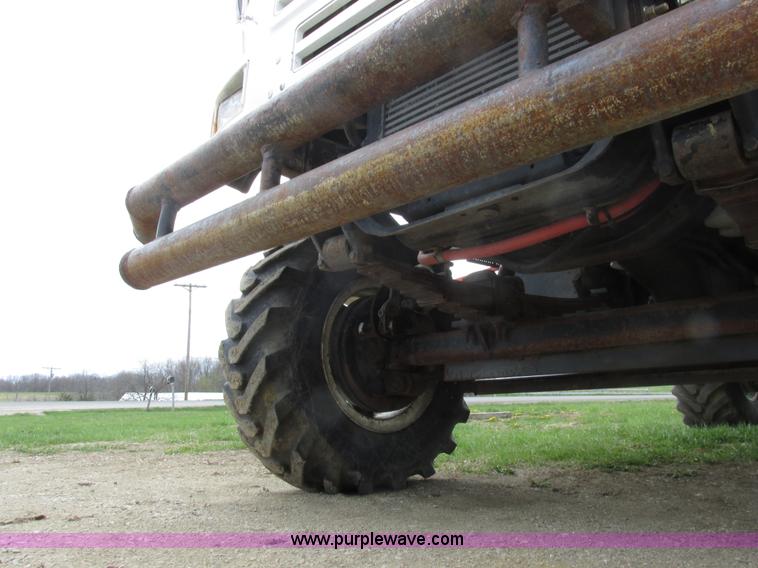 image for item K2109 1990 International 7100 self-propelled sprayer