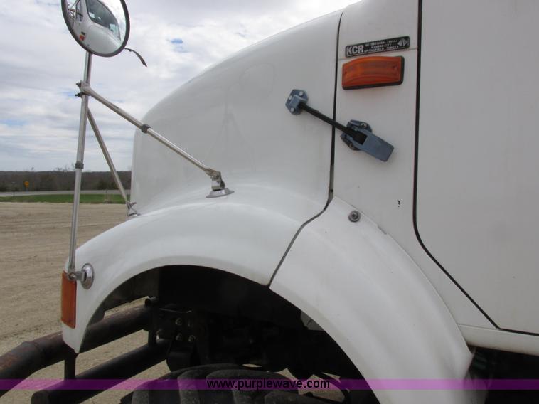 image for item K2109 1990 International 7100 self-propelled sprayer