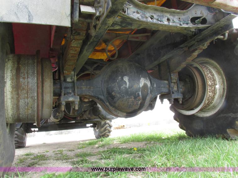 image for item K2109 1990 International 7100 self-propelled sprayer