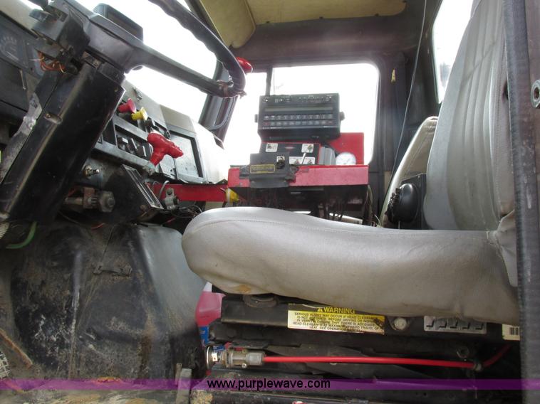 image for item K2109 1990 International 7100 self-propelled sprayer