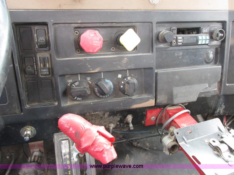 image for item K2109 1990 International 7100 self-propelled sprayer