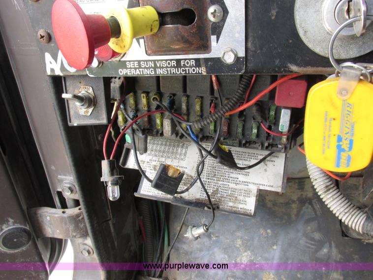 image for item K2109 1990 International 7100 self-propelled sprayer