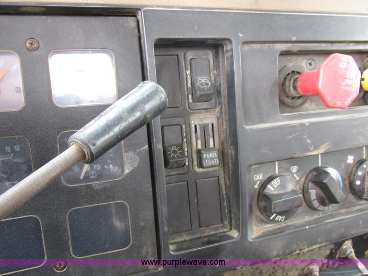 image for item K2109 1990 International 7100 self-propelled sprayer