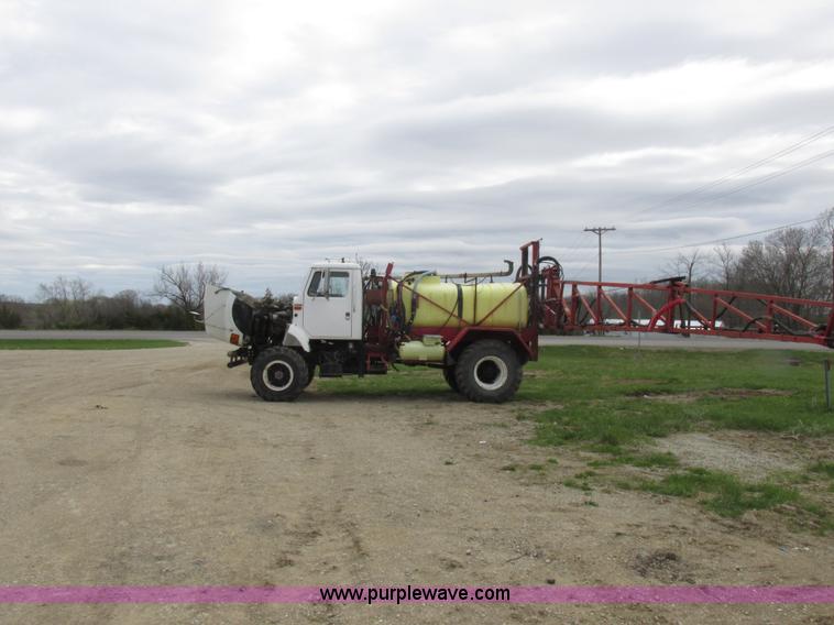 image for item K2109 1990 International 7100 self-propelled sprayer