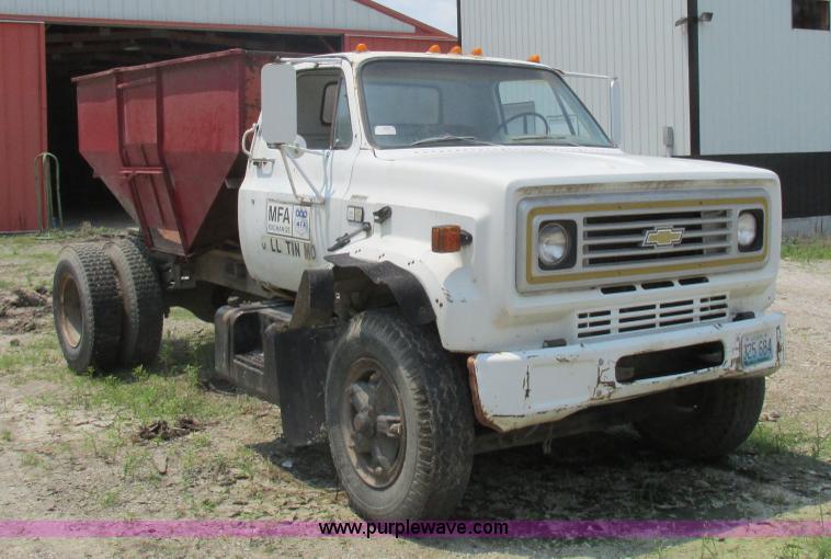 image for item K2173 1986 Chevrolet C70 grain truck