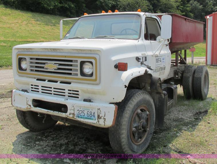 image for item K2173 1986 Chevrolet C70 grain truck