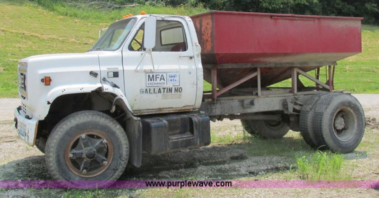 image for item K2173 1986 Chevrolet C70 grain truck