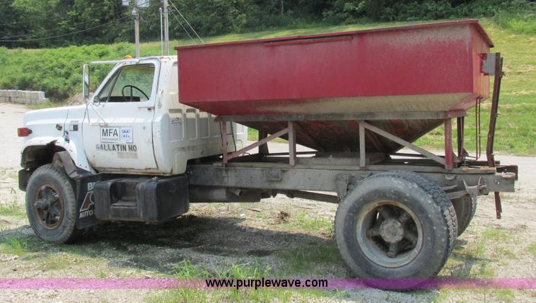 image for item K2173 1986 Chevrolet C70 grain truck