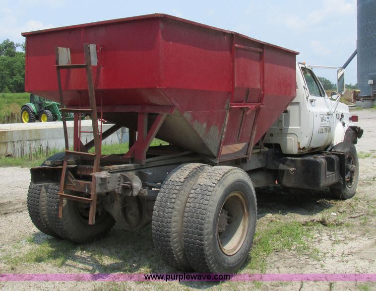image for item K2173 1986 Chevrolet C70 grain truck