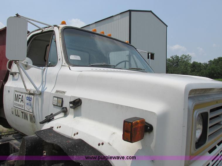 image for item K2173 1986 Chevrolet C70 grain truck