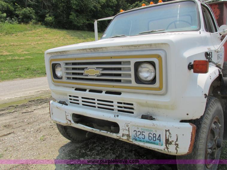image for item K2173 1986 Chevrolet C70 grain truck