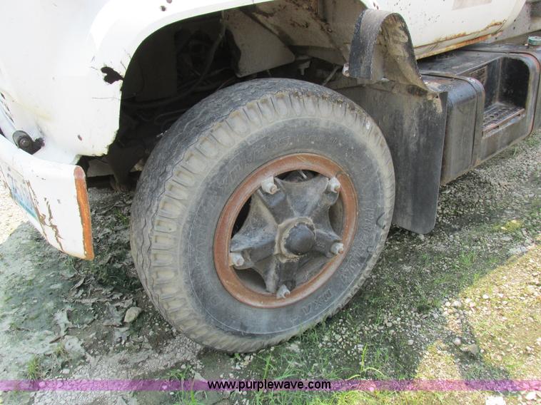 image for item K2173 1986 Chevrolet C70 grain truck