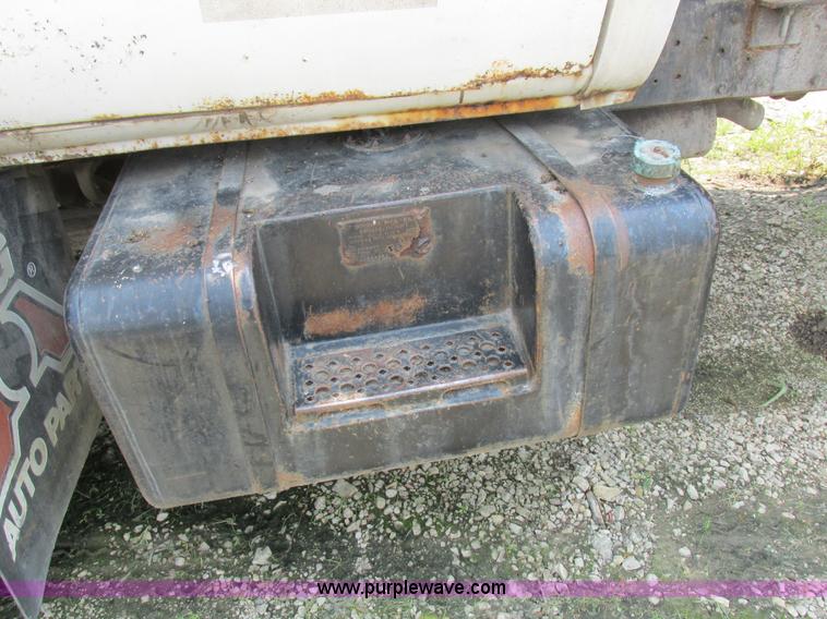 image for item K2173 1986 Chevrolet C70 grain truck