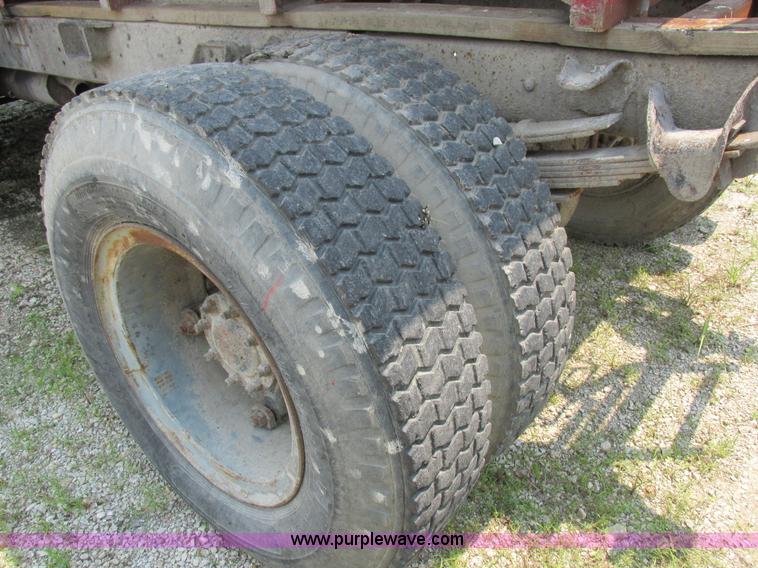 image for item K2173 1986 Chevrolet C70 grain truck