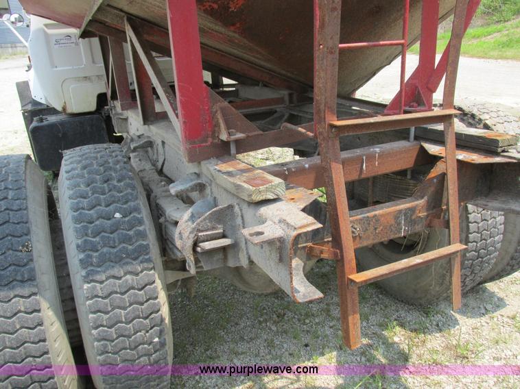 image for item K2173 1986 Chevrolet C70 grain truck