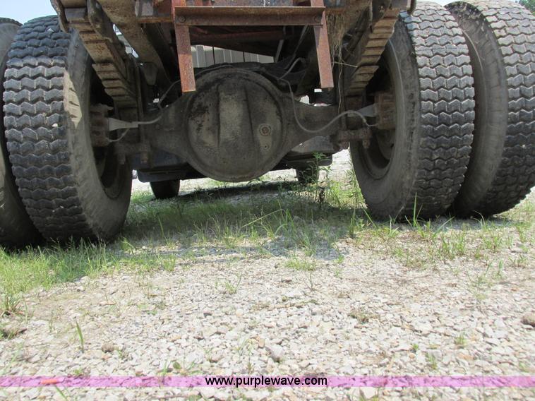 image for item K2173 1986 Chevrolet C70 grain truck