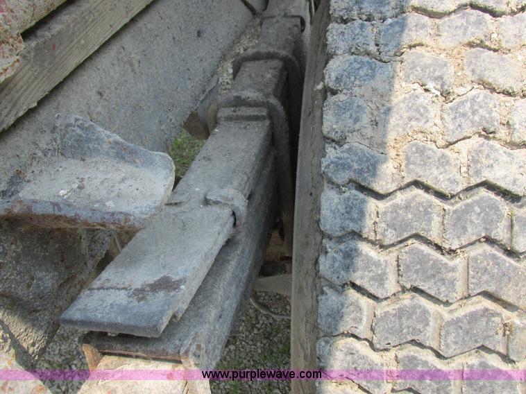 image for item K2173 1986 Chevrolet C70 grain truck