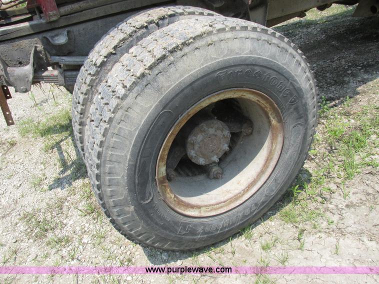 image for item K2173 1986 Chevrolet C70 grain truck