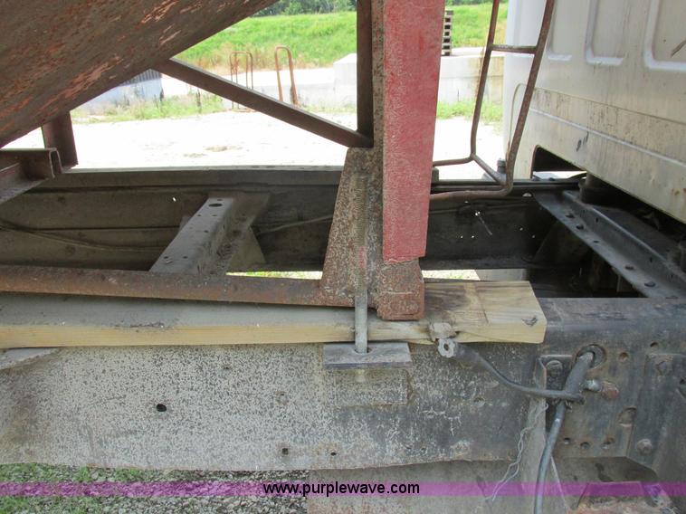 image for item K2173 1986 Chevrolet C70 grain truck