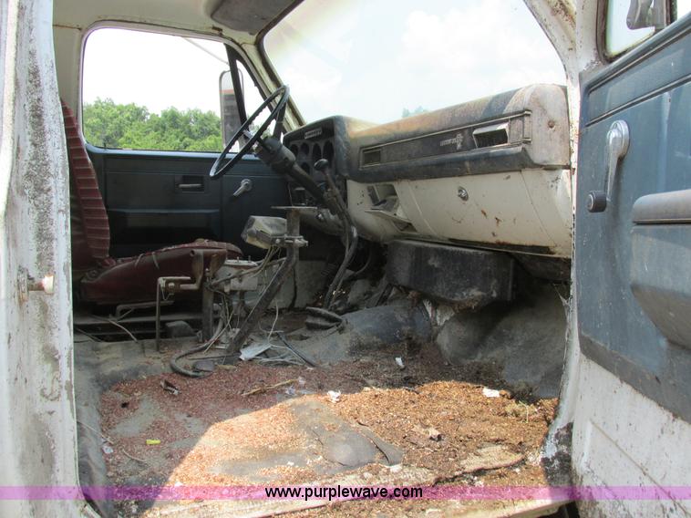 image for item K2173 1986 Chevrolet C70 grain truck