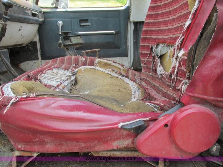 image for item K2173 1986 Chevrolet C70 grain truck