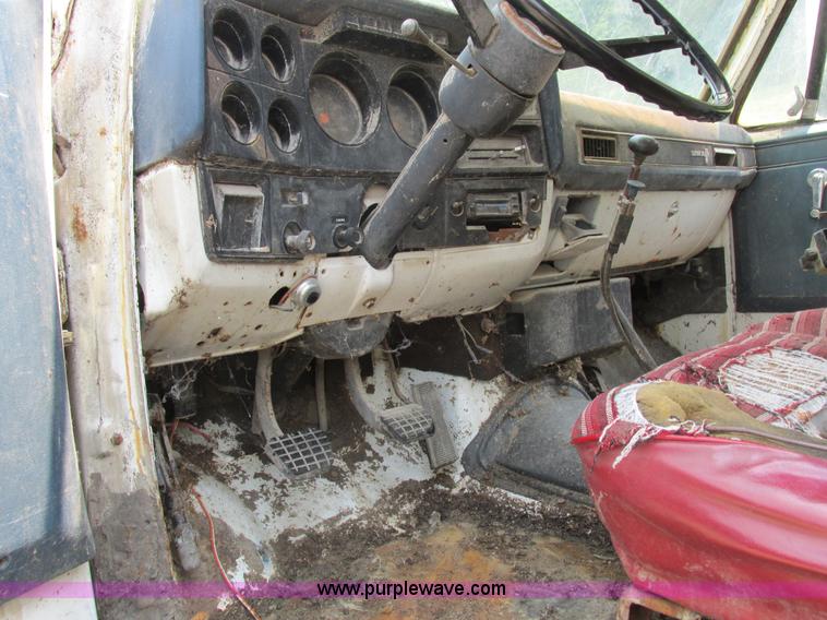 image for item K2173 1986 Chevrolet C70 grain truck