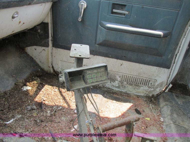 image for item K2173 1986 Chevrolet C70 grain truck