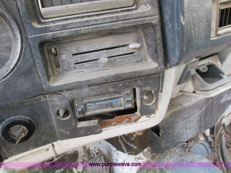 image for item K2173 1986 Chevrolet C70 grain truck