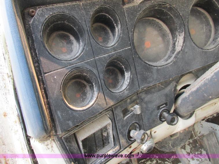 image for item K2173 1986 Chevrolet C70 grain truck