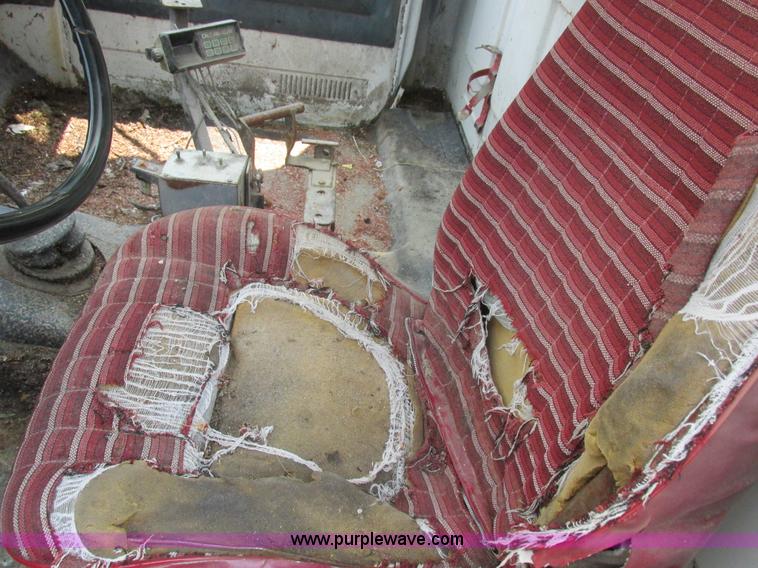 image for item K2173 1986 Chevrolet C70 grain truck