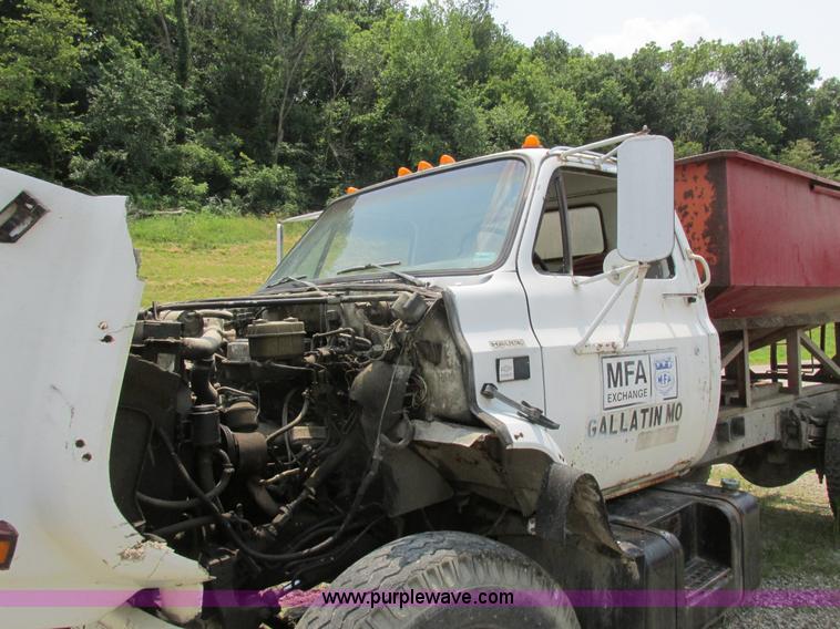 image for item K2173 1986 Chevrolet C70 grain truck