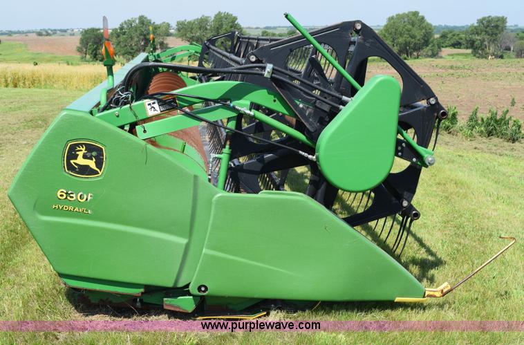 image for item K6088 2005 John Deere 630F flex head