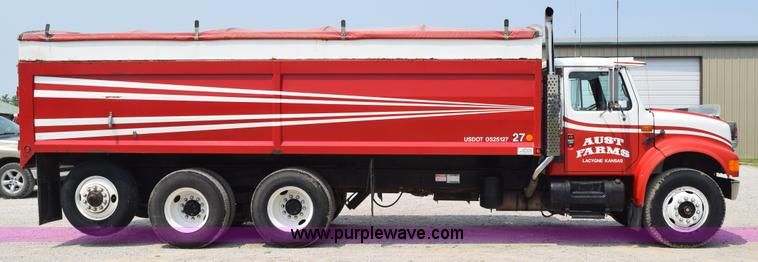 image for item K6098 1990 International 4900 grain truck