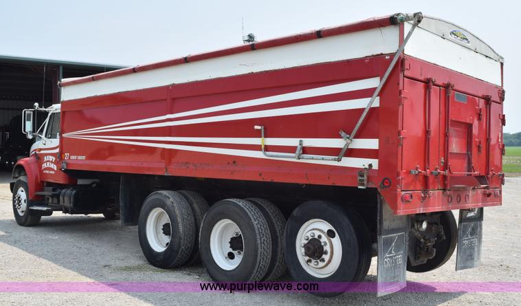 image for item K6098 1990 International 4900 grain truck