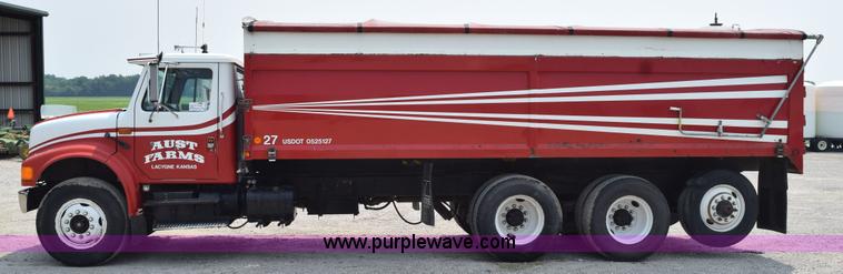 image for item K6098 1990 International 4900 grain truck