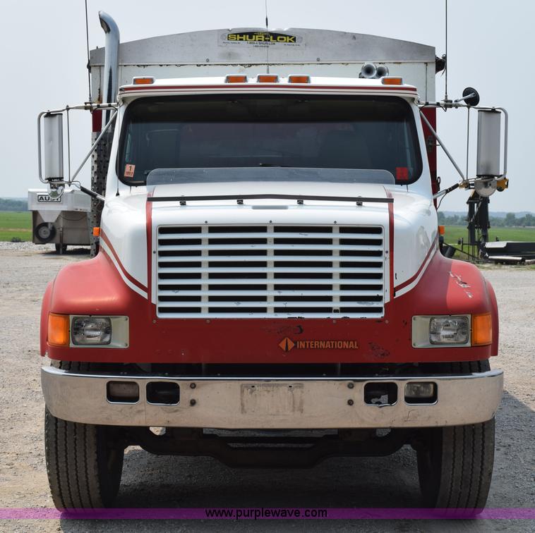 image for item K6098 1990 International 4900 grain truck