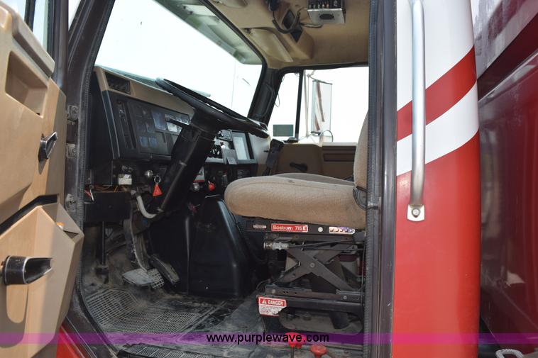 image for item K6098 1990 International 4900 grain truck