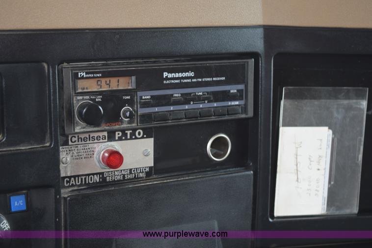 image for item K6098 1990 International 4900 grain truck