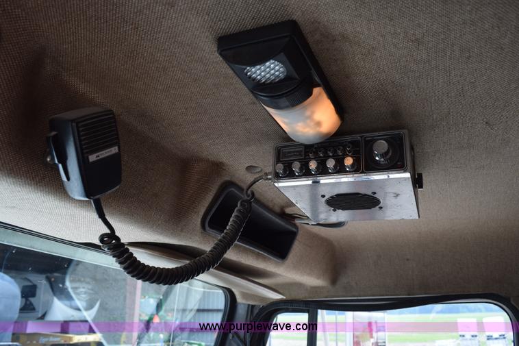 image for item K6098 1990 International 4900 grain truck