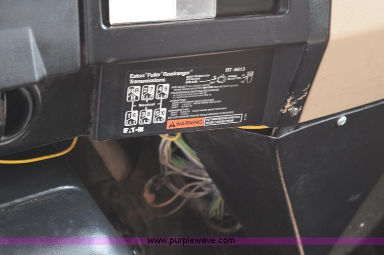 image for item K6098 1990 International 4900 grain truck