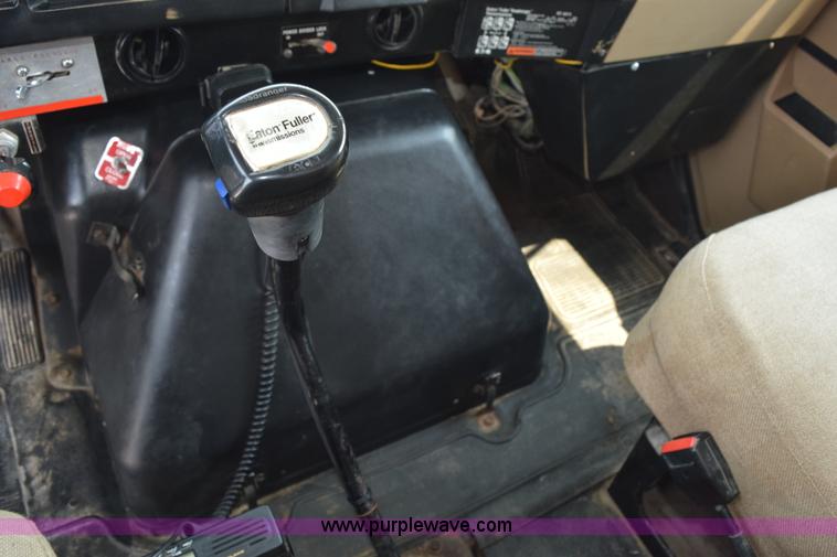 image for item K6098 1990 International 4900 grain truck