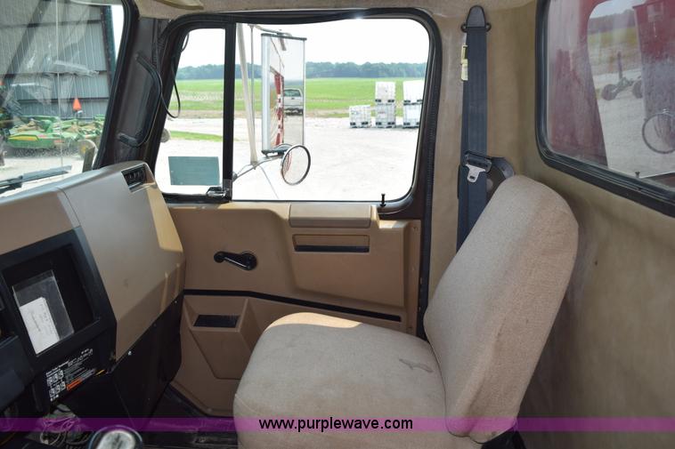 image for item K6098 1990 International 4900 grain truck